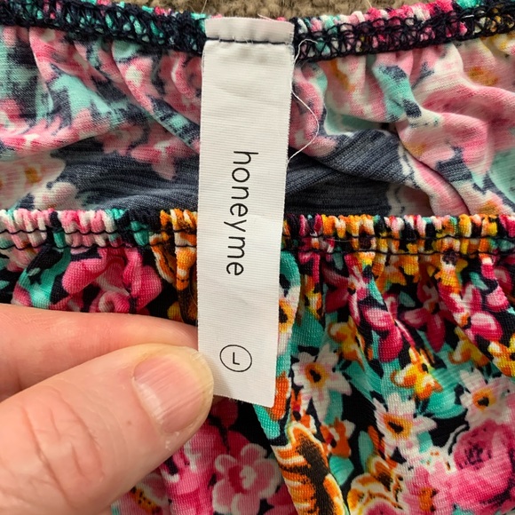 EUC Honeyme offshoulder dress with flared sleeves - Picture 3 of 4